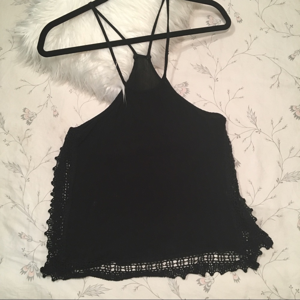 Pretty and easy to wear black tank w/ lace borders